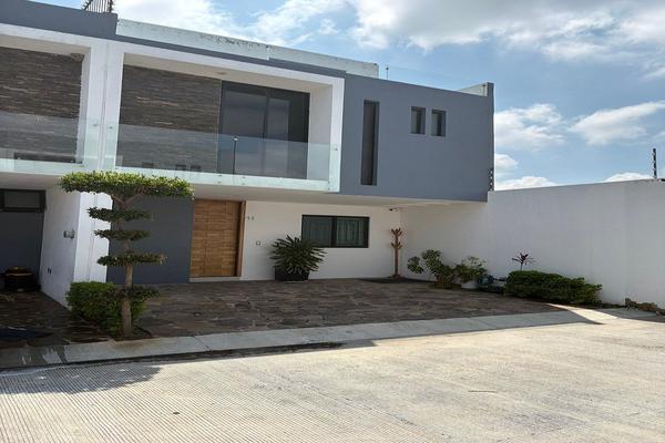 Foto de inmueble en Prados Neptuno, Col. La Comolea C.P. 45400, Tonalá