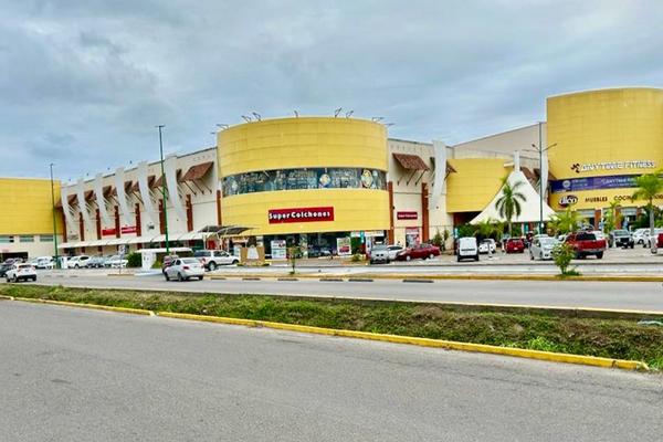 Foto de inmueble en Av. Francisco Medina Ascencio, Col. Las Glorias C.P. 48333, Puerto Vallarta