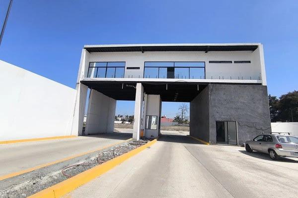Foto de inmueble en CARRETERA GUADALAJARA - CHAPALA, Col. Parques Santa Cruz Del Valle C.P. 45615, San Pedro Tlaquepaque