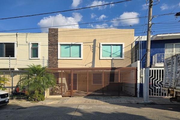 Foto de inmueble en Isla Tenerife, Col. Residencial La Cruz C.P. 44950, Guadalajara