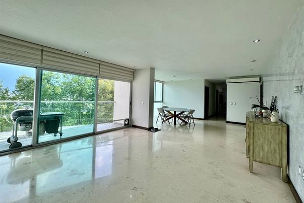 Foto de inmueble en Av. Juan Palomar y Arias, Col. Royal Country C.P. 45116, Zapopan