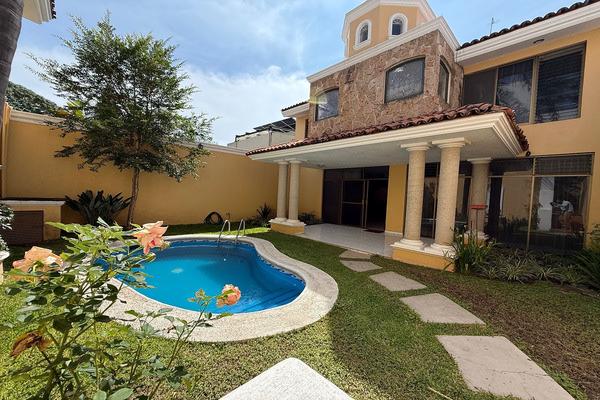 Foto de inmueble en Paseo de los Robles, Col. San Wenceslao C.P. 45110, Zapopan