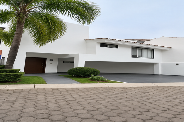 Foto de inmueble en Paseo de los virreyes, Col. Virreyes Residencial C.P. 45110, Zapopan