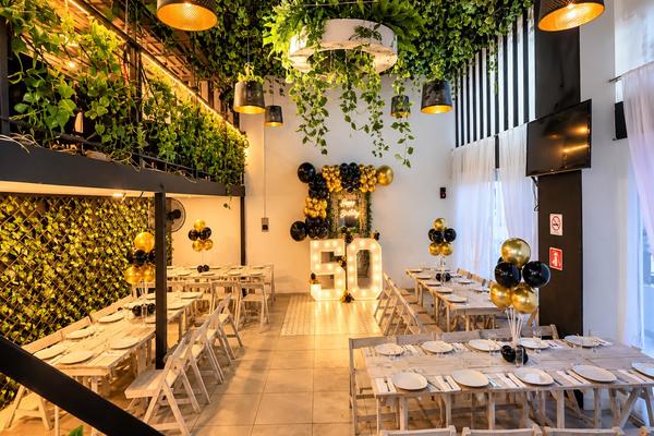Foto de inmueble en Traspaso Salon Fiestas, Plaza Chic Satélite ($1,200,000) Operando O Renta Otro Giro ($90,000), Col. Ciudad Satélite C.P. 53100, Naucalpan de Juárez
