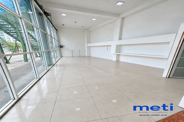 Foto de inmueble en av gustavo baz, Col. Xocoyahualco C.P. 54080, Tlalnepantla de Baz