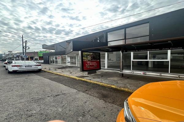 Foto de inmueble en Av Lázaro Cárdenas, Col. Chapultepec Sur C.P. 58260, Morelia