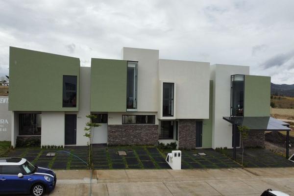 Foto de inmueble en Boulevard Juan Pablo II, Col. Rincón de Altozano C.P. 58350, Morelia