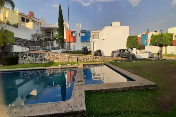 Foto de inmueble en guayabos, Col. Lomas de Zompantle C.P. 62157, Cuernavaca