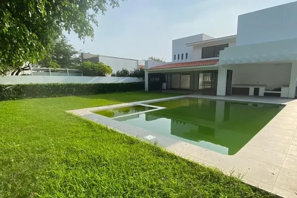 Foto de inmueble en Calle Paseo de las Flores, Col. Paraíso Country Club C.P. 62766, Emiliano Zapata
