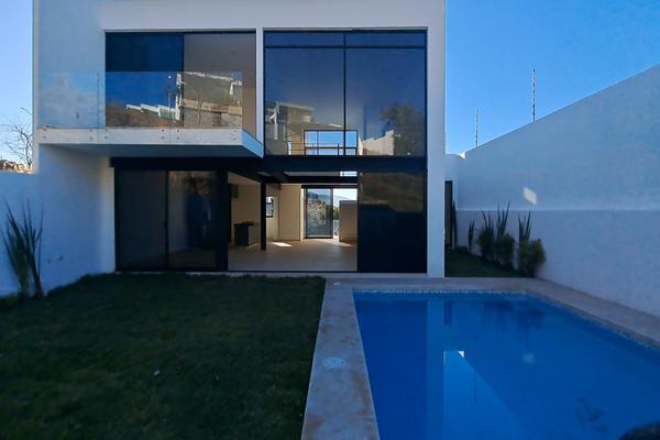 Foto de inmueble en  Paseo de los Burgos Sur S/N, Corinto Residencial, sección La Cima Calle Uxmal lote 64, Col. Rinconada del Río C.P. 62584, Temixco