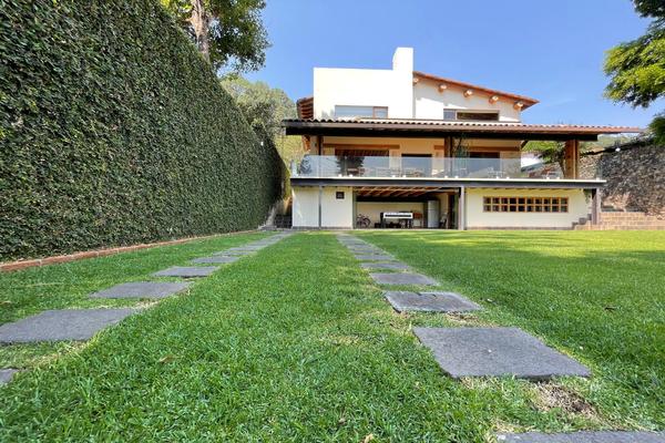 Foto de inmueble en Vega de las Flores, Avándaro, Col. Valle de Bravo C.P. 51200, Valle de Bravo