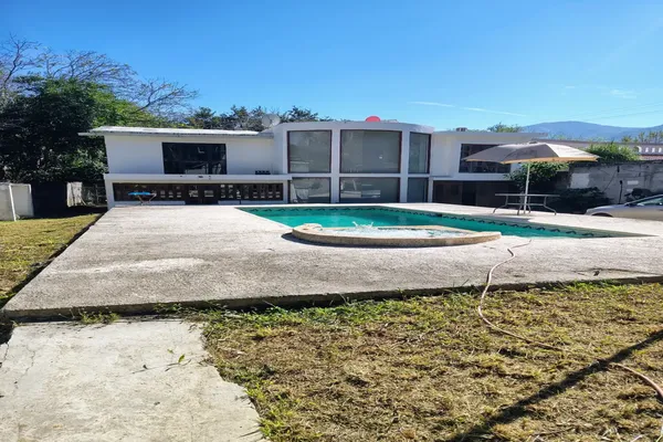 Foto de inmueble en Macario López Salazar, Col. El Cercado Centro C.P. 67320, Santiago