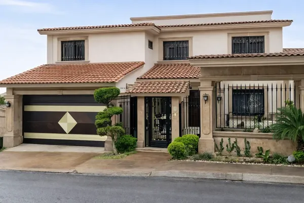 Foto de inmueble en paseo de los conquistadores, Col. Las Cumbres 1 Sector C.P. 64610, Monterrey