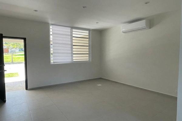 Foto de inmueble en Privada Sierra Las Torres, Col. Real del Valle C.P. 66350, Santa Catarina
