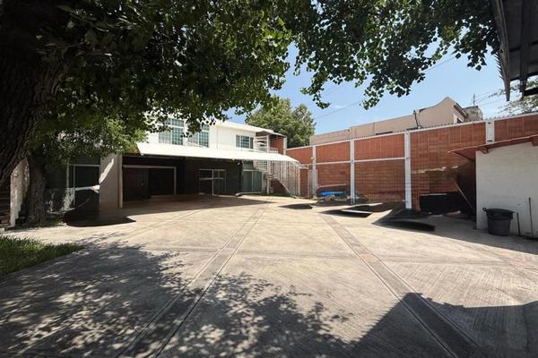 Foto de inmueble en calle, Col. Contry C.P. 64860, Monterrey