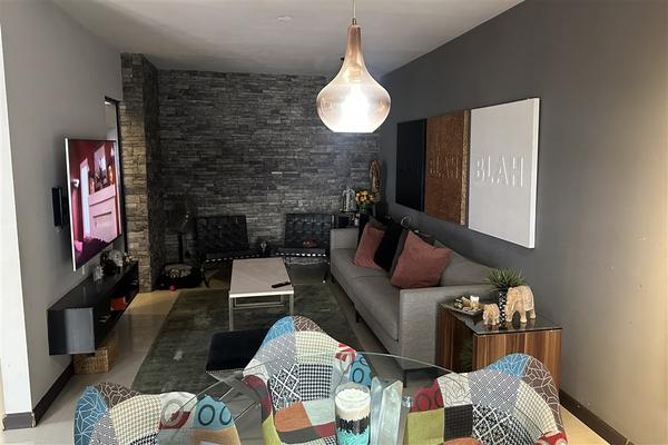 Foto de inmueble en calle, Col. Del Paseo Residencial C.P. 64920, Monterrey