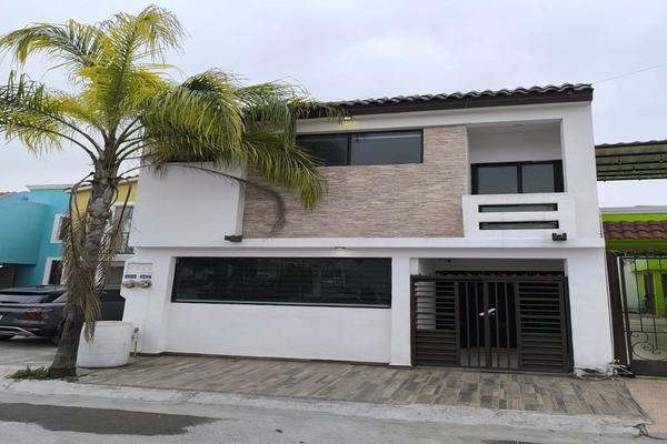 Foto de inmueble en Valle de Oaxaca 902, Valle de los Nogales, Apodaca, Col. Quinta Colonial Apodaca C.P. 66610, Apodaca