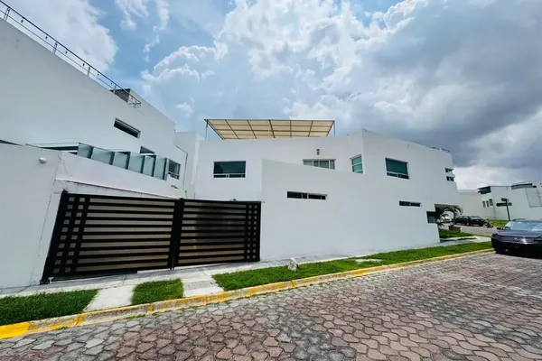 Foto de inmueble en Blvd. Lomas del Valle, Fracc Lomas del Valle, Col. Lomas del Valle C.P. 72595, Puebla