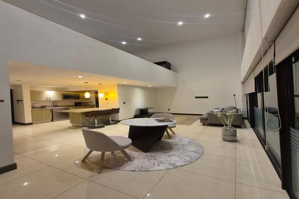 Foto de inmueble en Avenida Jurica, Col. Altavista Juriquilla C.P. 76230, Querétaro