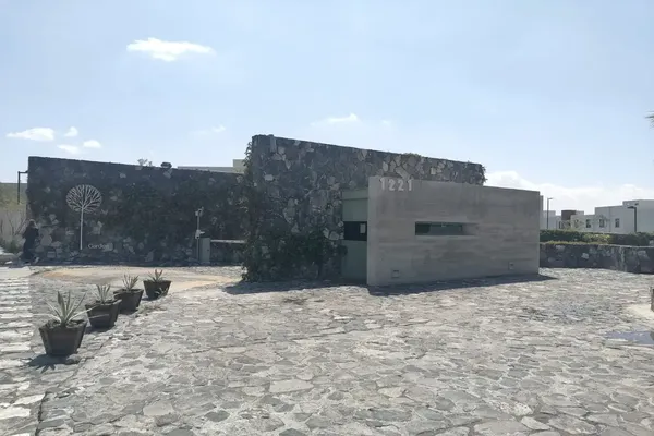 Foto de inmueble en CIRCUITO ALTOS JURIQUILLA #1221, Col. Altavista Juriquilla C.P. 76230, Querétaro