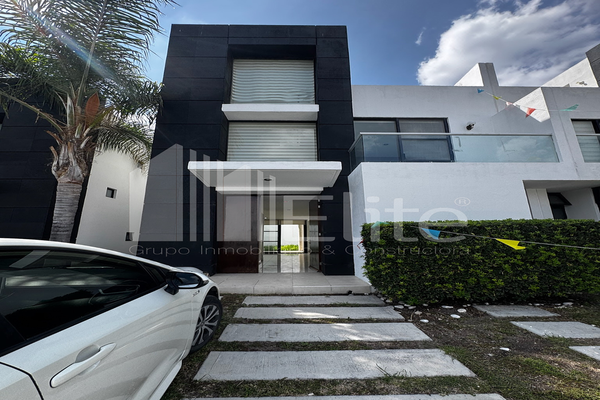 Foto de inmueble en Avenida Santa Fe, Col. Balcones de Juriquilla C.P. 76230, Querétaro