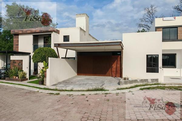 Foto de inmueble en "casa de Una Planta en Venta con Doble Altura y Jardín Interior – Exclusividad y Confort", Col. Campestre San Juan C.P. 76803, San Juan del Río