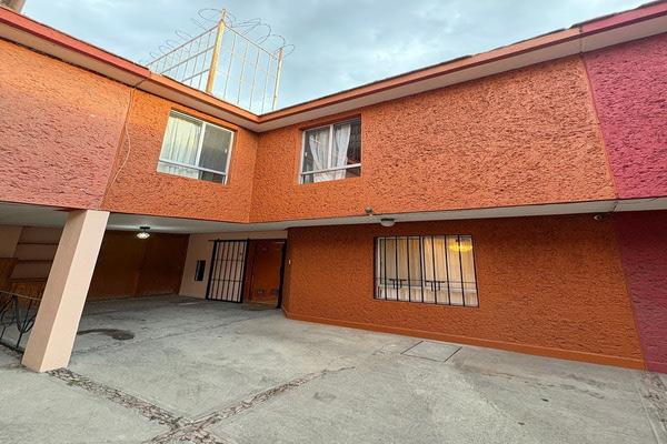 Foto de inmueble en Av universidad, Col. El Cortijo C.P. 76020, Querétaro