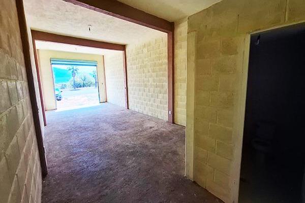 Foto de inmueble en Locales a pie de Carretera, Col. Las Corraletas (Familia Castillo) C.P. 76775, Tequisquiapan
