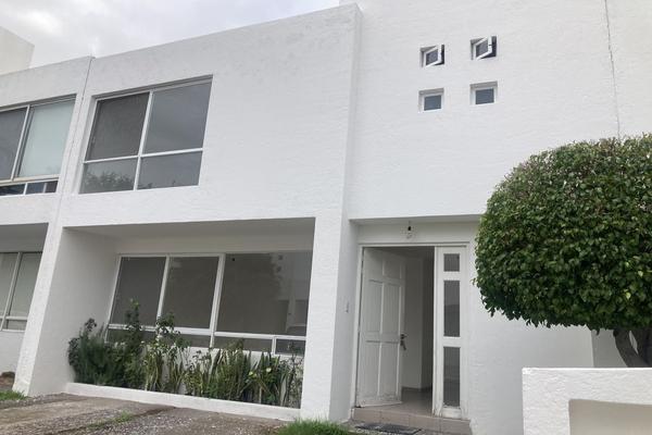 Foto de inmueble en Privada Camino Real, Col. Los Girasoles C.P. 76159, Querétaro
