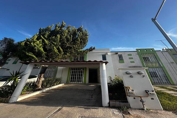 Foto de inmueble en Avenida Fray Junípero Serra, Col. Paseos del Pedregal C.P. 76148, Querétaro