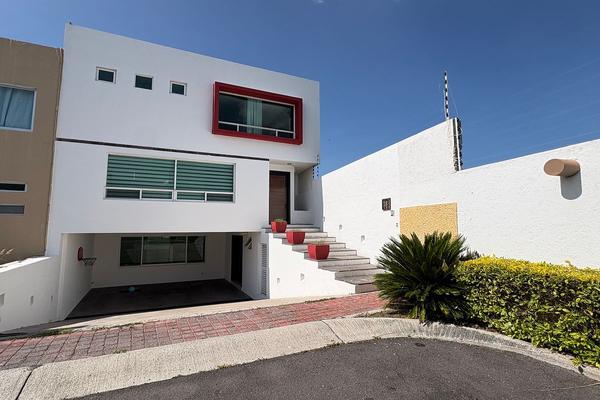 Foto de inmueble en Avenida Santa Rosa, Col. Valle de San Pablo C.P. 76125, Querétaro