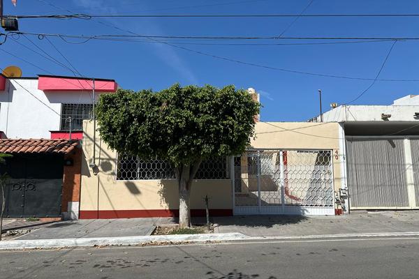 Foto de inmueble en Calle Josefat F. Marques no. 40, fraccionamiento Constituyentes, Col. Los Huertos C.P. 76147, Querétaro