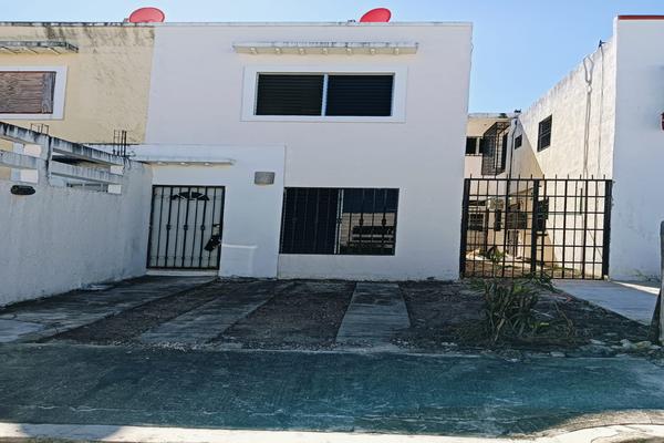 Foto de inmueble en Cerrada Los Pinos 1, Col. Misión del Carmen C.P. 77724, Solidaridad