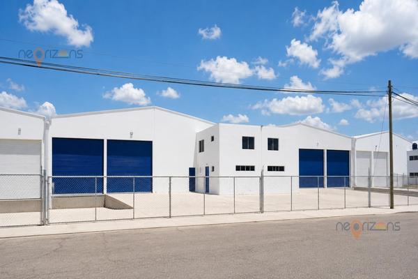 Foto de inmueble en Bodega en Renta Eje132- 134 Zona Industrial SLP 2,400m2 y Patio de Maniobras 900m2, Col. Zona Industrial C.P. 78395, San Luis Potosí