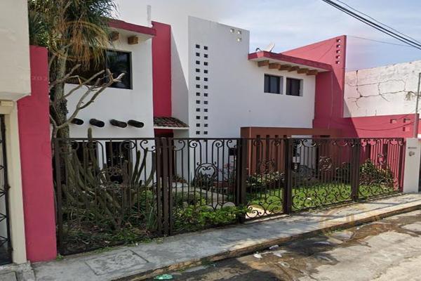 Foto de inmueble en Calle Malinche, Comalcalco Centro, Tabasco., Col. Comalcalco Centro C.P. 86300, Comalcalco
