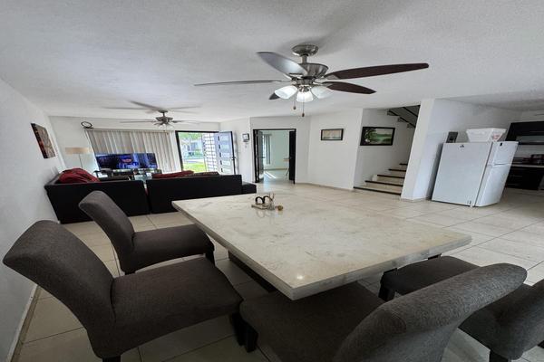 Foto de inmueble en Casa EN Venta Fraccionamiento Privanza DEL Campo, Col. Ixtacomitan 1a Sección C.P. 86143, Centro