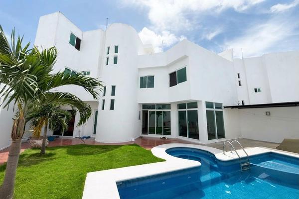 Foto de inmueble en Casa en Renta con Alberca Hacienda Casa Blanca Vhsa, Col. Jardines del Country C.P. 86287, Centro