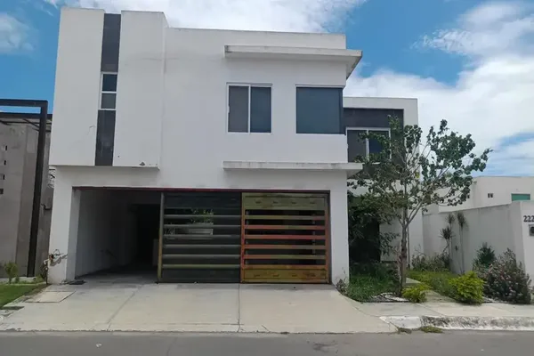Foto de inmueble en Hermano Jose Luis Aguilar #2228, Col. Privadas de la Salle C.P. 87027, Victoria