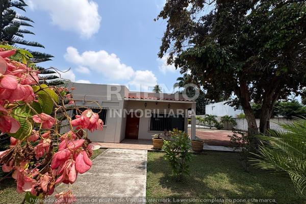 Foto de inmueble en Frente a Rio, Enrique Rodriguez Cano, Tuxpan, Ver., Col. Ampliación Enrique Rodríguez Cano C.P. 92880, Tuxpan