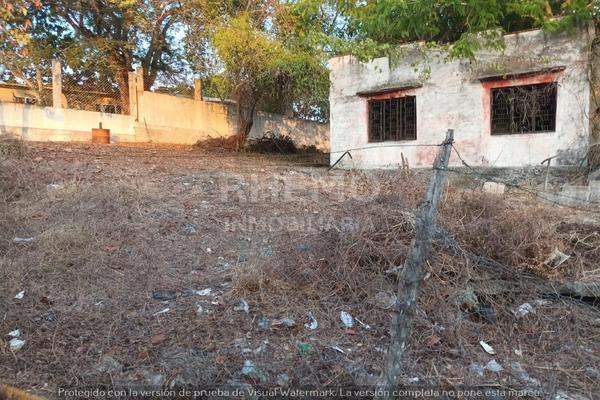 Foto de inmueble en Terreno en Venta a Lado de Aurrera, Naranjos, Ver., Col. Constitución C.P. 92340, Naranjos Amatlán