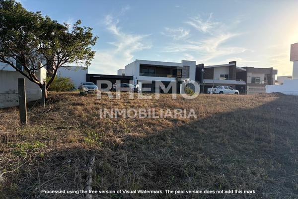 Foto de inmueble en Terreno Venta 667 m² Col. Lomas de Jardines Tuxpan, Ver., Col. Jardines de Tuxpan C.P. 92890, Tuxpan