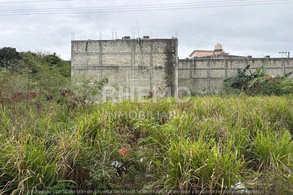 Foto de inmueble en Militares Retirados, Alto Lucero, Tuxpan Veracruz, Col. Militares Retirados C.P. 92853, Tuxpan