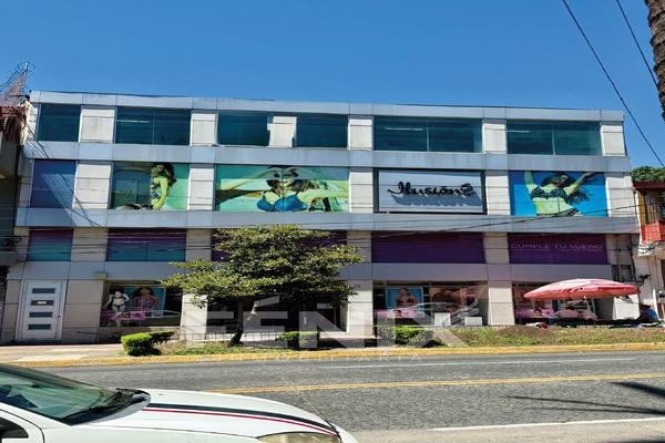 Foto de inmueble en Av. Manuel Ávila Camacho, Col. Xalapa Enríquez Centro C.P. 91000, Xalapa