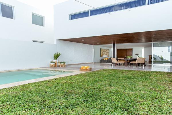 Foto de inmueble en calle 1, Col. Xcanatún C.P. 97302, Mérida