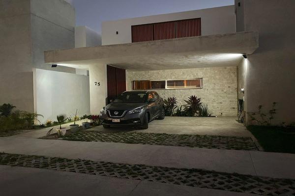 Foto de inmueble en calle -, Col. Xcanatún C.P. 97302, Mérida