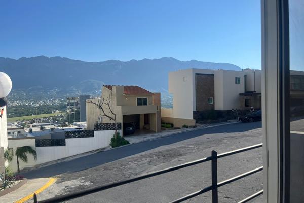 Foto de inmueble en colinas del Valle, Col. Colinas del Valle C.P. 64650, Monterrey
