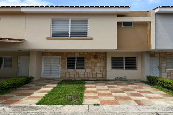 Foto de inmueble en 45609, Av. Agrícola 2938, Haciendas de San José, 45609 San Pedro Tlaquepaque, Jal. #2938, Col. Parques del Bosque C.P. 45609, San Pedro Tlaquepaque