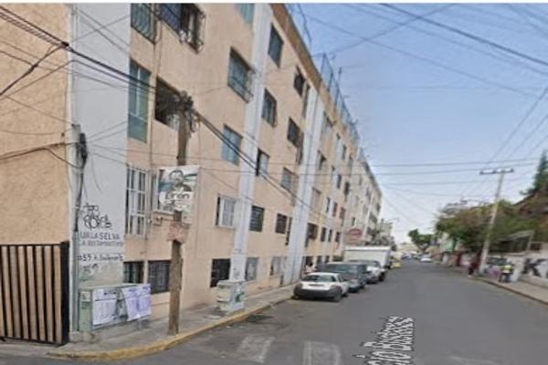 Foto de inmueble en Anastacio Bustamante, Col. El Vergel C.P. 09880, Iztapalapa