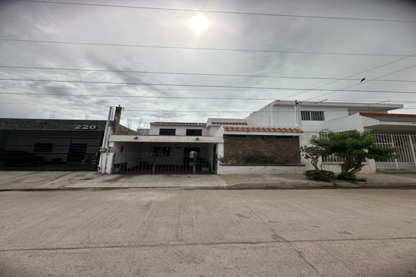 Foto de inmueble en Calle Nogales , Col. Jacarandas C.P. 82157, Mazatlán