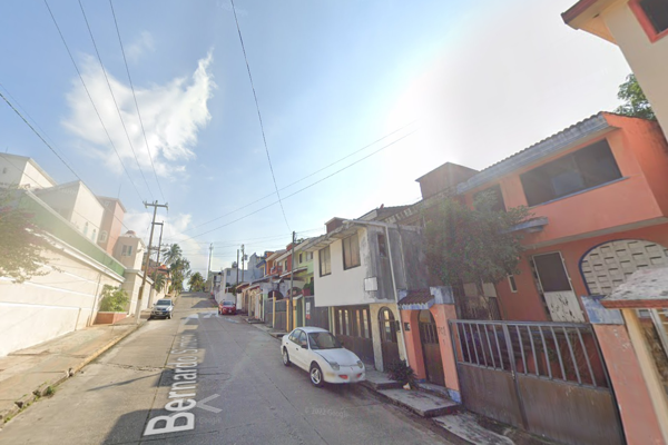 Foto de inmueble en Bernardo Simonin, Playa Sol, Coatzacoalcos, Ver., Col. Playa Sol C.P. 96518, Coatzacoalcos